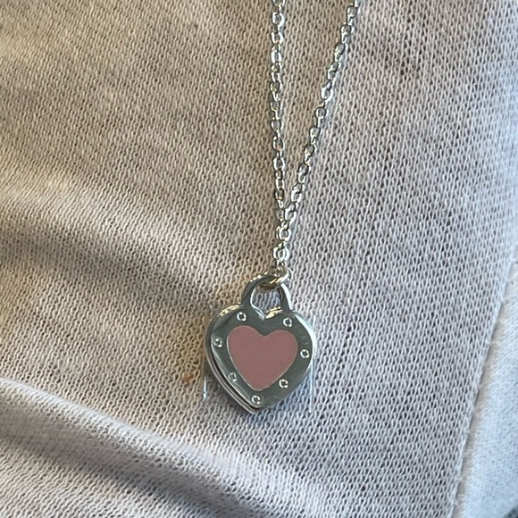 Solid Sterling Silver Classic Style heart necklace - Picture 7 of 11